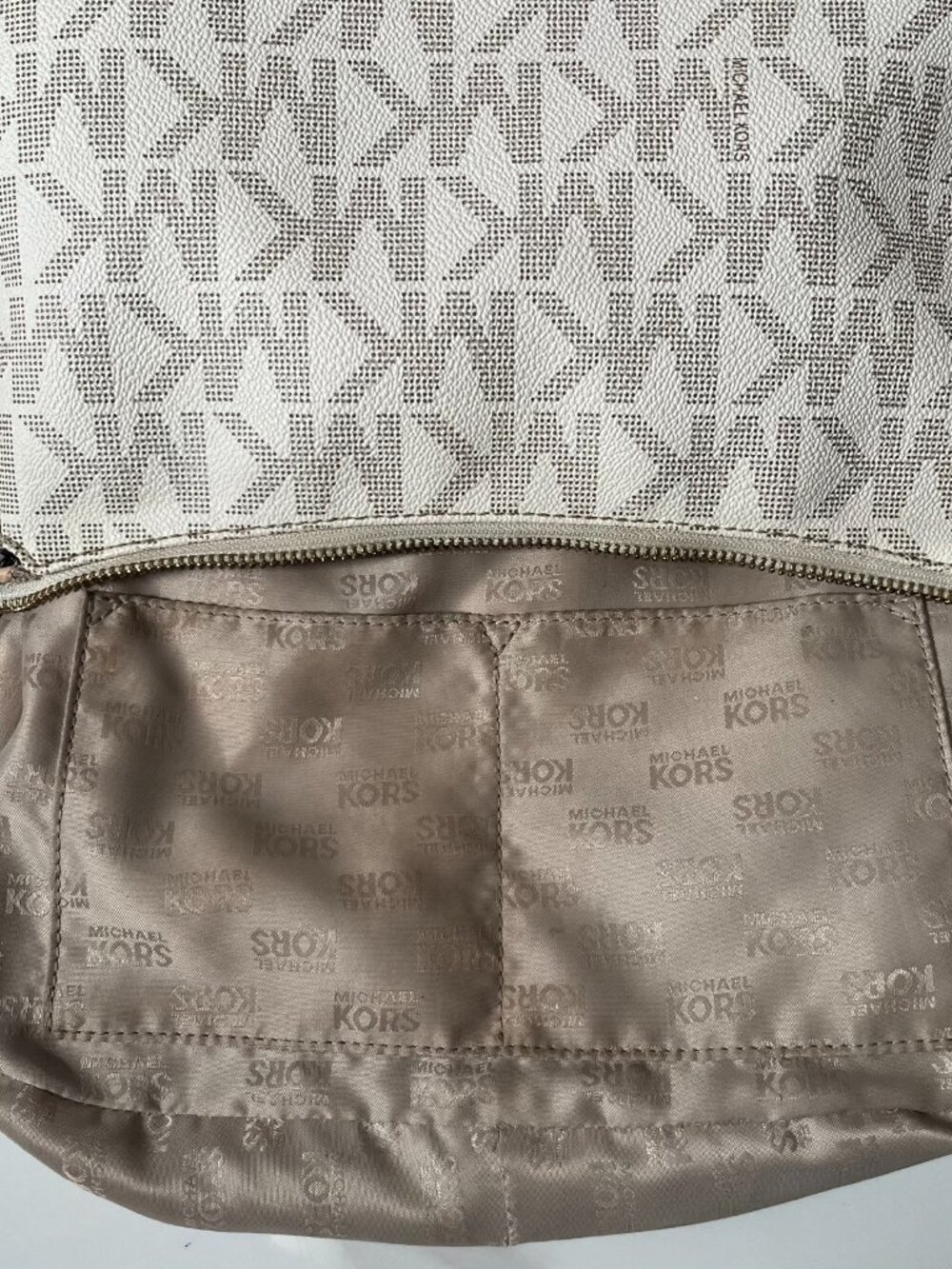 MICHAEL Michael Kors Signature Logo Shoulder Bag + Key Chain - Picture 15 of 16